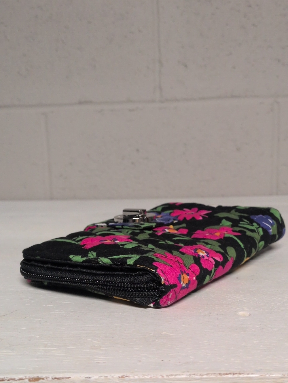 Vera Bradley Turn Lock Wallet, Wildflower Garden, like new - Picture 5 of 6